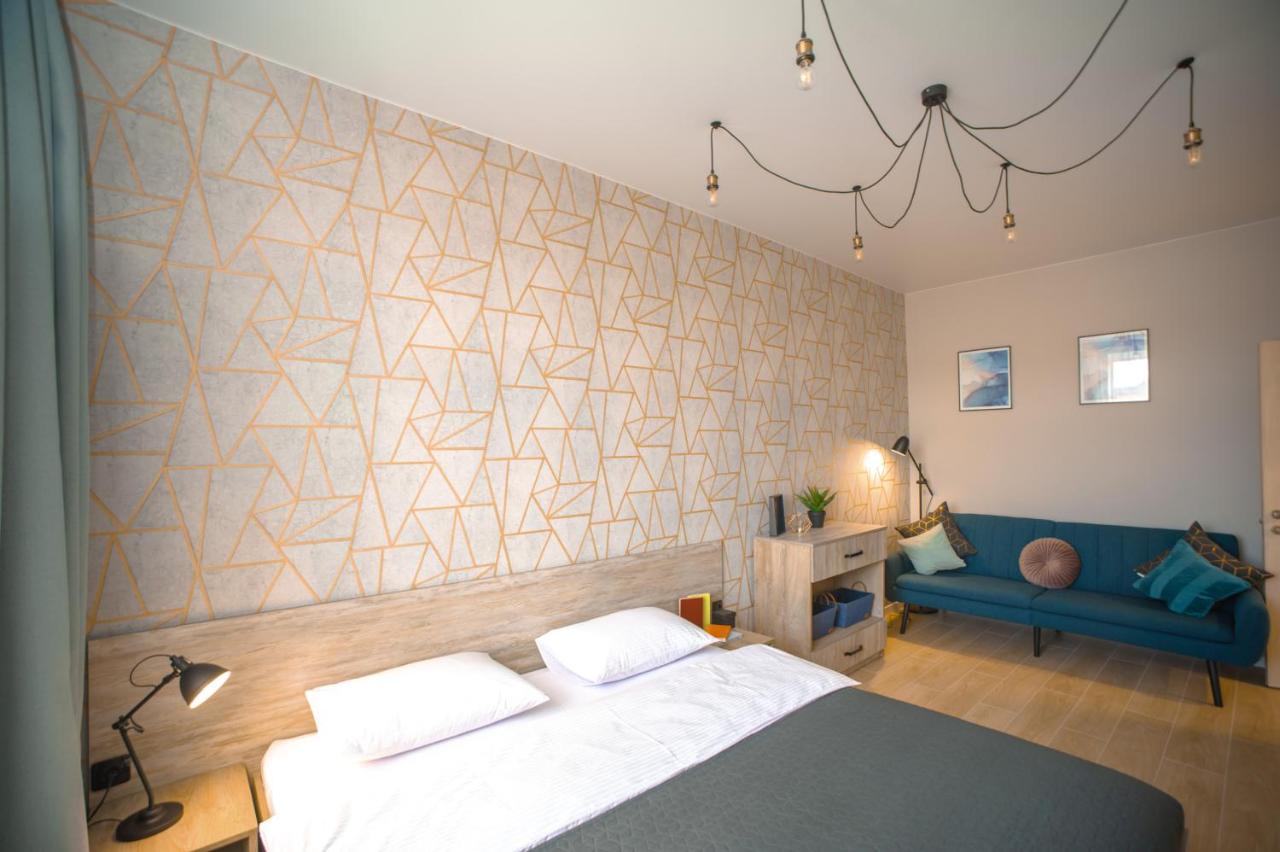 3 Bedroom, 2 Bathroom Apartment Near Forum 利沃夫 外观 照片