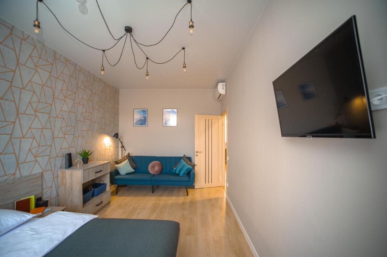 3 Bedroom, 2 Bathroom Apartment Near Forum 利沃夫 外观 照片
