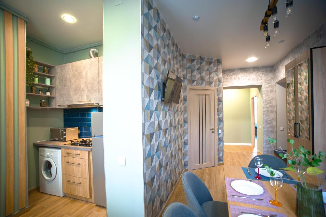 3 Bedroom, 2 Bathroom Apartment Near Forum 利沃夫 外观 照片