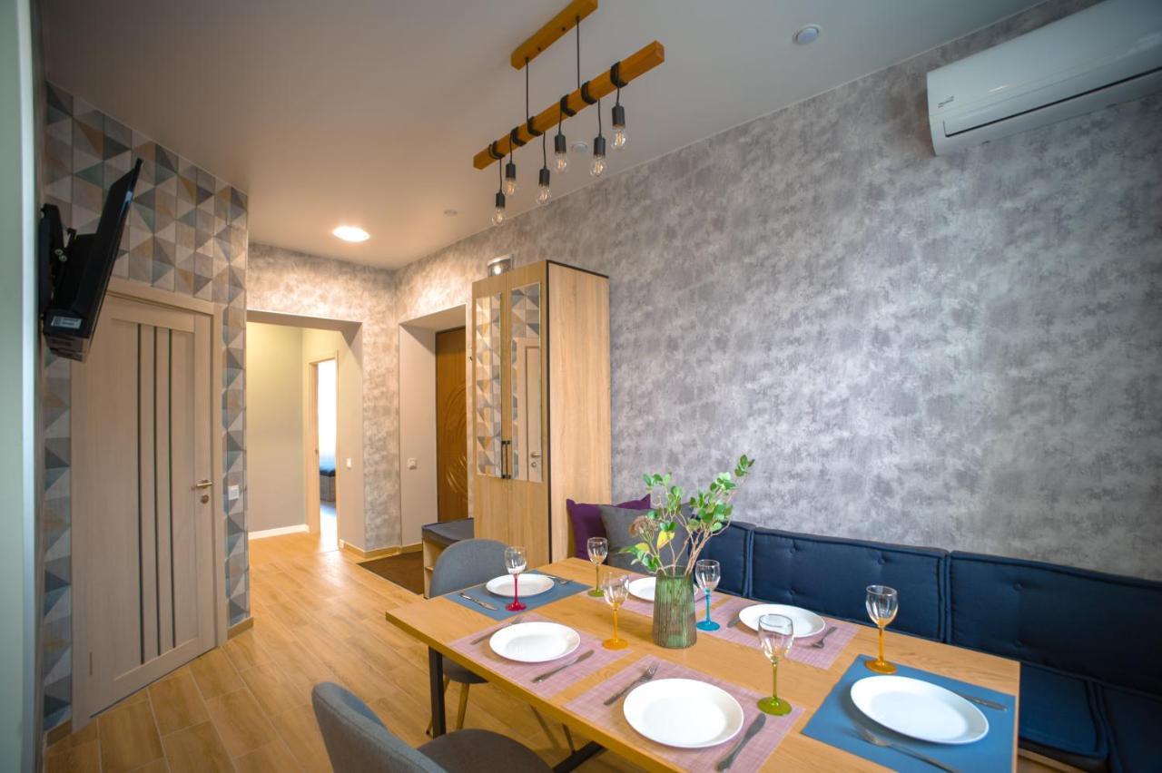 3 Bedroom, 2 Bathroom Apartment Near Forum 利沃夫 外观 照片