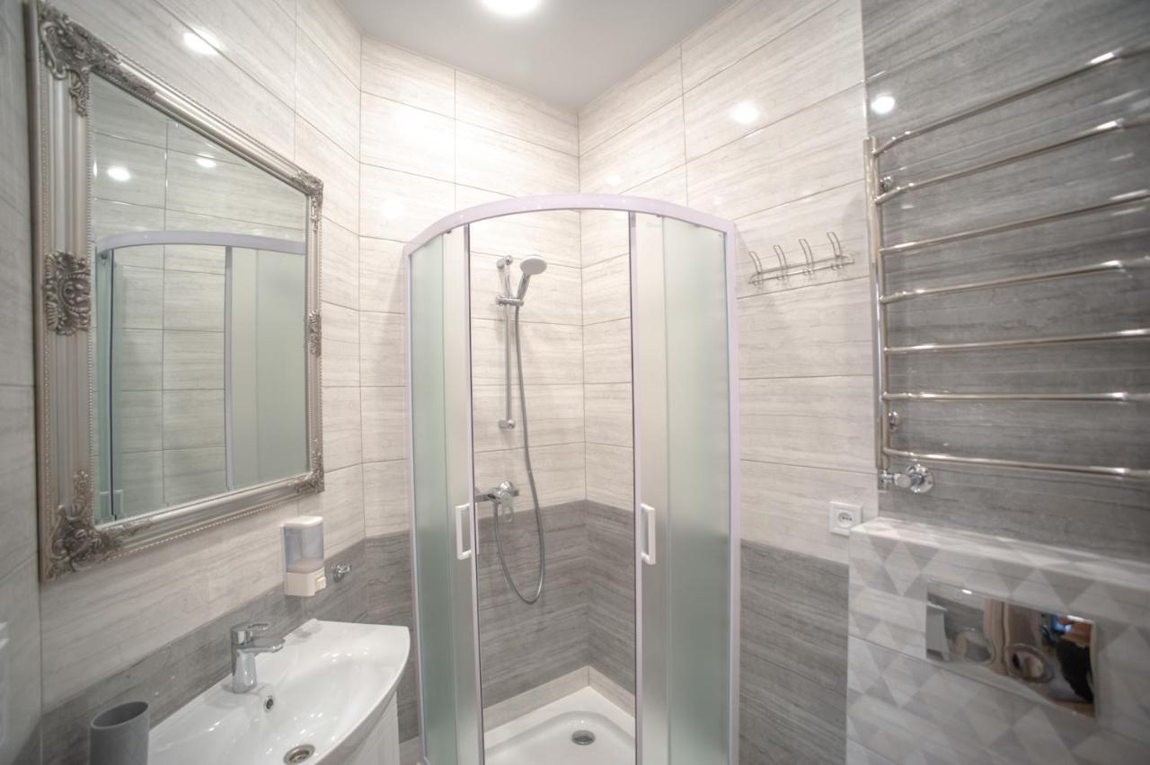 3 Bedroom, 2 Bathroom Apartment Near Forum 利沃夫 外观 照片