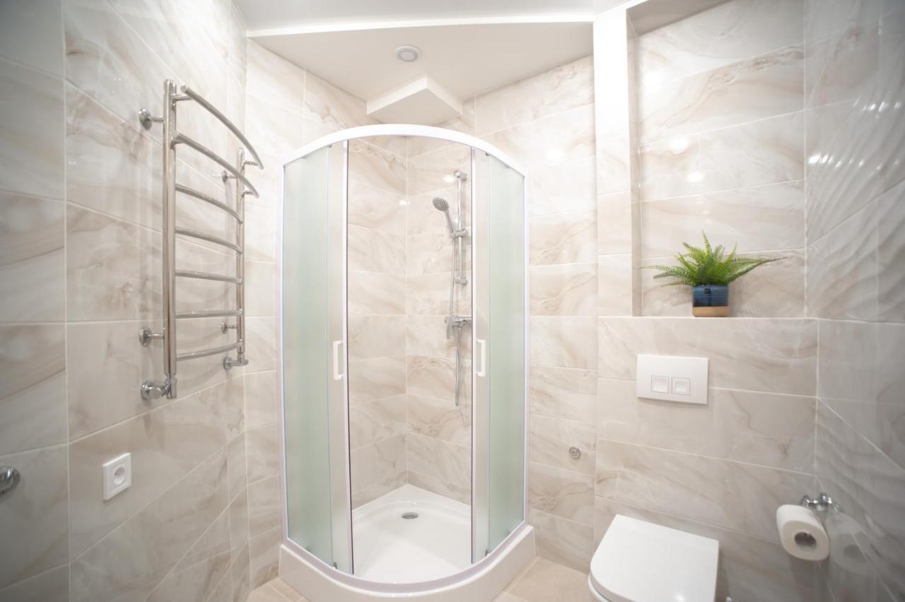 3 Bedroom, 2 Bathroom Apartment Near Forum 利沃夫 外观 照片
